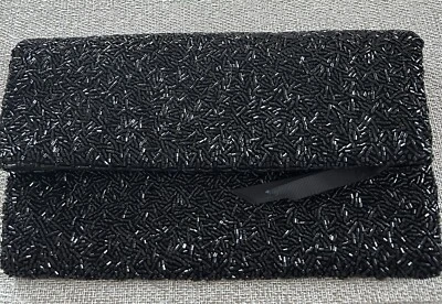 Bolso de mano Banana Republic negro satinado con cuentas a mano Foto 1 de 4