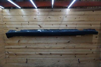 Falda lateral izquierda moldeada basculante negra OEM 51777225923 BMW 760i F02 2010-14 Foto 1 de 4