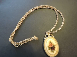 Victorian gold tone oval Rose Necklace with chain - Picture 1 of 4