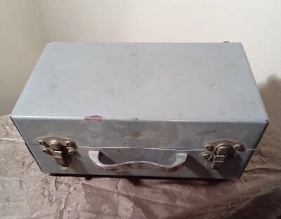 VINTAGE SMALL GREEN HEAVY METAL TOOL BOX - HARDWARE CASE WITH HANDLE 9X5X4" - Image 1 of 4