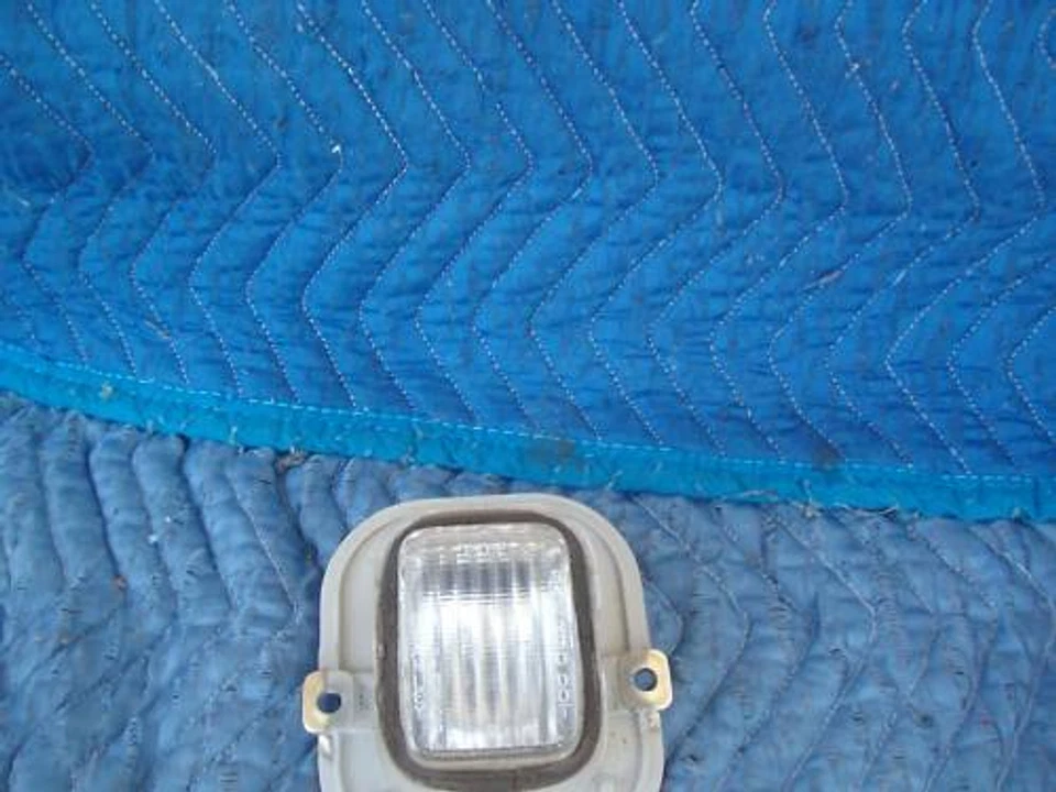 1996 1995 1994 MITSUBISHI DIAMANTE REVERSE BACKUP LIGHT OEM USED ORIGINAL - Image 1 of 1