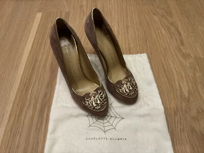 Tacones altos de gamuza Charlotte Olympia Virgo Foto 1 de 4