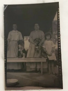1911 Picture Postcard Featuring 2 Ladies, Dogs & A Child - Picture 1 of 5