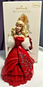 Hallmark Celebration Holiday Barbie 2012 edición especial adorno de recuerdo - Imagen 1 de 9