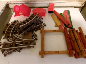 Lincoln logs Big L Ranch assorted pieces and parts 6 1/4 pounds - Picture 1 of 4