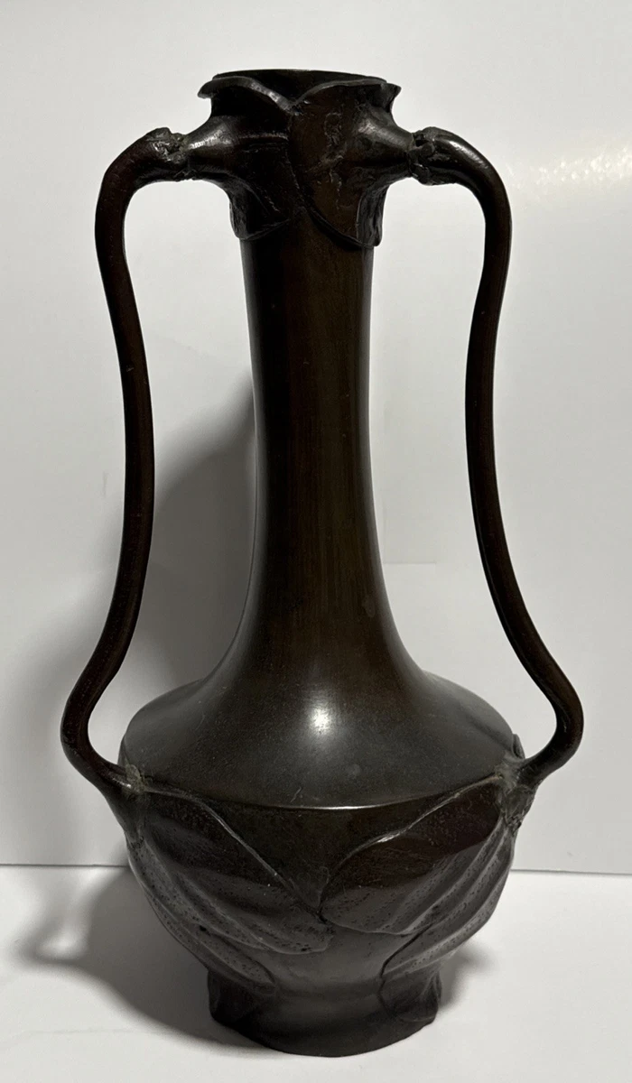 大正時代　約２．４キロ　趣のある古銅の花器　花瓶 年代物、大正以前の花瓶です。 大正時代 約2．4キロ 趣のある古銅の