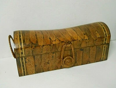 Caja de baratijas de diseño concha de mejillón Palecek Nueva Zelanda ratán mimbre Foto 1 de 4