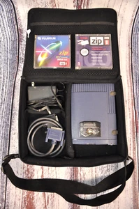 Iomega Z100P2 100 Mo lecteur externe SCSI Zip Drive avec étui de transport et 2 disques 100 Mo - Photo 1/6