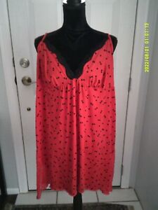 SECRET TREASURES Size 2X (18W-20W) Preowned Red with Black Hearts Nightgown
