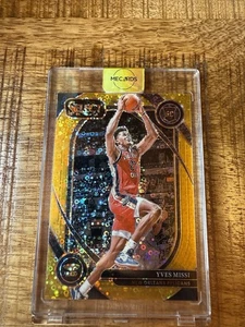2024-25 Panini Select Yves Missi RC Courtside Gold 02/10 - Picture 1 of 2