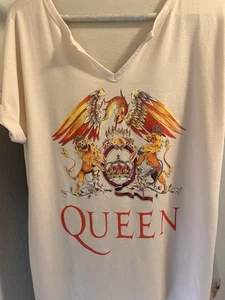 Women’s X-Large “Queen” Graphic T-shirt - Picture 1 of 3