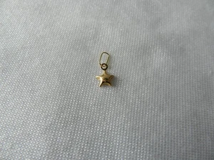 Petit pendentif en forme d'étoile en or massif 18 carats - Picture 1 of 3
