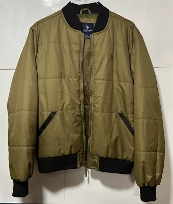 U.S. Polo Assn. Chaqueta Hombre Mediana Bomber Verde Oliva con Ribete Negro Foto 1 de 4