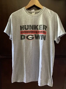Georgia Bulldogs T Shirt Swimming Diving Hunker Down Men's Size Medium Gray - Picture 1 of 5