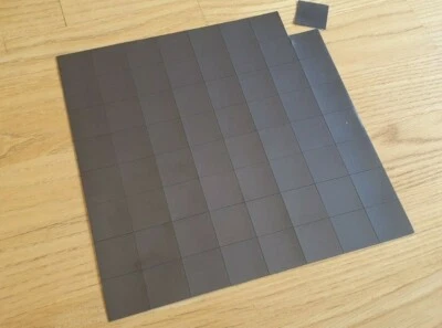 64 Magnetplättchen selbstklebend Quadrat 32x32mm zum Befestigen von Fotos Poster - Bild 1 von 4