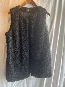 Weste W by Worth Größe M schwarz Kunstfell genoppt Haken- und Ösenverschluss - Bild 1 von 5
