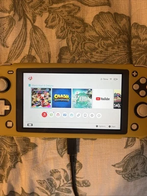 Consola portátil Nintendo Switch Lite 32 GB - Gris con estuche amarillo, Mario Kart 8 Foto 1 de 4
