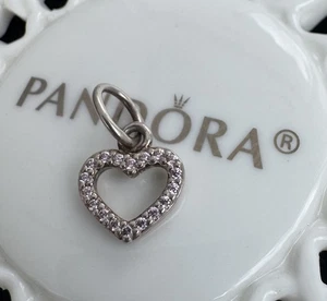 Auténtico colgante corazón Pandora #390325 piezas - Imagen 1 de 5