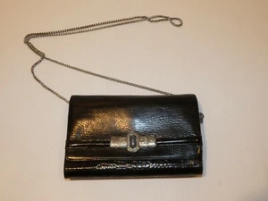 Cartera monedero de cuero negra Mark Lifey, correa de hombro de metal tono plateado - Imagen 1 de 9
