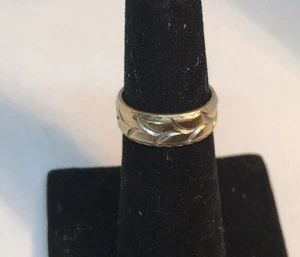 14k VINTAGE Yellow And White Gold Hand Wrought Scrolled Wedding Ring Band 4.60 G - Picture 1 of 7