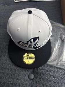 NEW HOT🔥🔥MLB New York Yankees Men's New Era Fitted Hat Navy & White Sz 7 - Picture 1 of 7