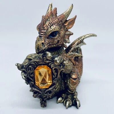 Figura Bebé Dragón con Naranja Amarillo Ámbar Gema Piedra Escudo Cobre y Oro Foto 1 de 4