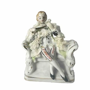 Vintage Victorian Seated Gentleman Porcelain Figurine White 4" - Foto 1 di 5