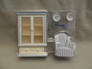 Beautiful doll's furniture new in a case - Picture 1 of 9