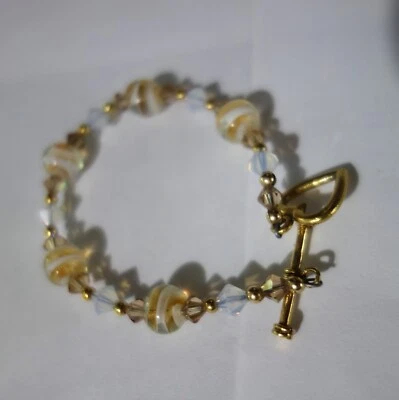 Clear Swirl & Gold Beads Bracelet With Toggle Clasp. 7.5" long - Image 1 of 2