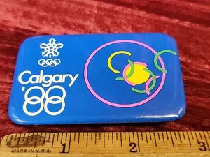 1988 Calgary Winter Olympics Pinback Button VINTAGE RARE VIBRANT BUTTON PIN OLYM - Picture 1 of 4