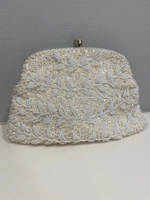 Bolso sin asas vintage de lentejuelas con cuentas para boda hecho en Hong Kong blanco nupcial Foto 1 de 4