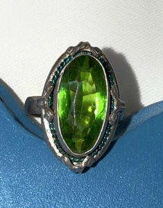 Anillo Peridoto Tono Plata Talla EE. UU. 2.5 De Colección Aug Piedra de Nacimiento Moda Declaración Bueno - Imagen 1 de 10