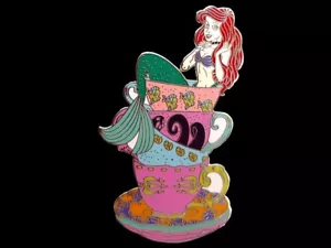 Prendedor de fantasía - Disney Sirenita Princesa Ariel en Sombrerero Loco tazas de té LE100 - Imagen 1 de 2