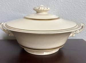 Wayne Antiguo Marfil Siracusa China Plato de Verduras Cubierto Bandas Incrustadas Doradas COMO NUEVO - Imagen 1 de 5