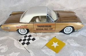 Danbury Mint 1961 Golden Ford Thunderbird Indy 500 Pace Car 1:24 *MINT* - Picture 1 of 18