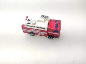 1991 MATCHBOX MACK AUXILIARY POWER FLOODLIGHT RED 1:84 DIECAST FIRE TRUCK Ty69 - Picture 1 of 4