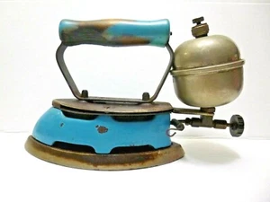 Coleman Clothes Iron Vintage, Turquoise color, Steam punk, made in USA - Picture 1 of 4