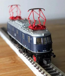 Piko 40300 N gauge DB BR 118 electric locomotive in blue livery - Picture 1 of 11