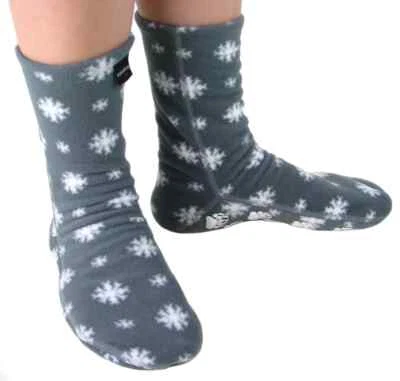 Polar Feet Fleece Socks Size: M Medium Color: Gray & White Snowflakes Snow - Image 1 of 3
