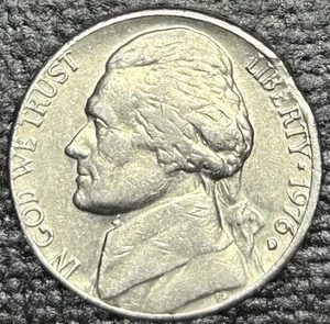 1976-D Jefferson Nickel ~ Clipped Planchet Error ~ Circulated - Picture 1 of 2