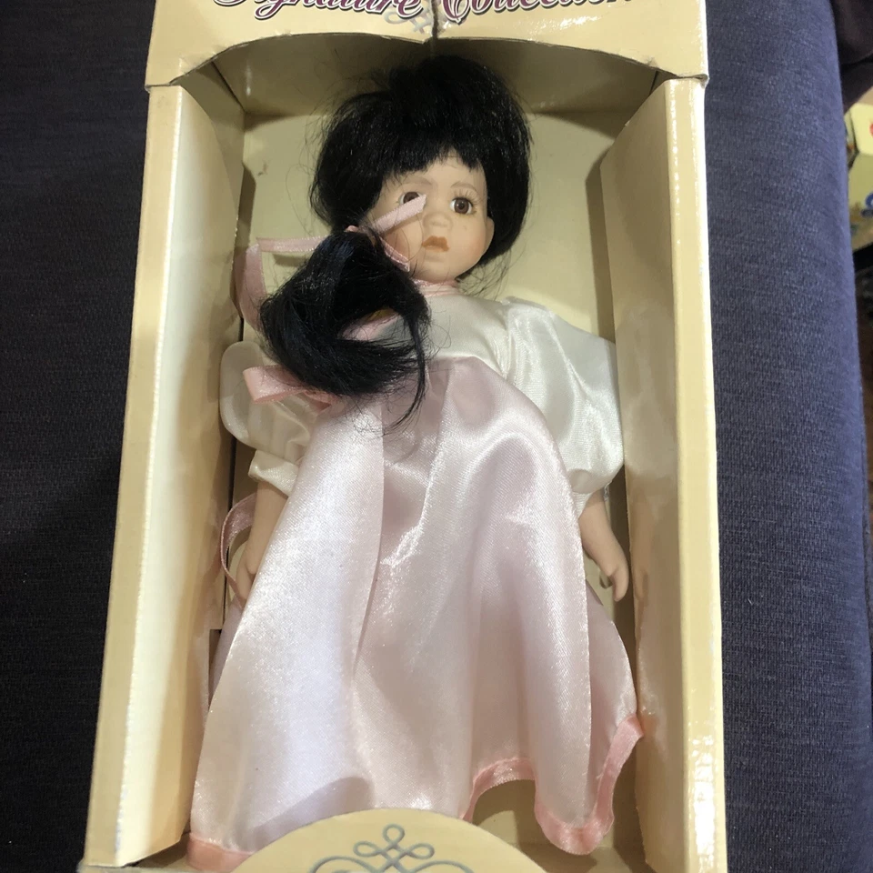 Dolls of The World Collection Petite Porcelains by Barbara Lee (2001)