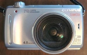 Olympus Camedia C-765 Ultra Zoom 4,0-MP-Digitalkamera – silberfarben - Bild 1 von 14