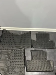 Juego de 4 alfombrillas negras de goma originales para todo tipo de clima Audi Q5/SQ5 2009-2017 USADAS - Imagen 1 de 12