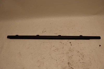 2014-2018 CHEVY SILVERADO 1500 MOLDURA DE JANELA PORTA DE PASSAGEIRO DIANTEIRA DIREITA FABRICANTE DE EQUIPAMENTO ORIGINAL - Imagem 1 de 4