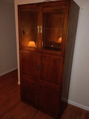 Armario Henredin con puertas de cristal muy buen estado Foto 1 de 4