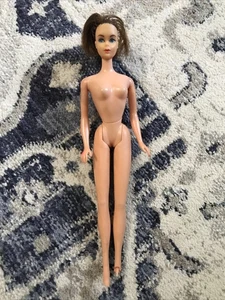 Vintage Twist ‘n Turn Barbie Brunette - Picture 1 of 10