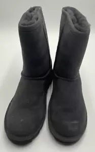 Nuevo en caja Pantalones Cortos Bearpaw Ella 1962 Para Mujer Talla 9 W Gris Carbón Gamuza Botines - Imagen 1 de 12