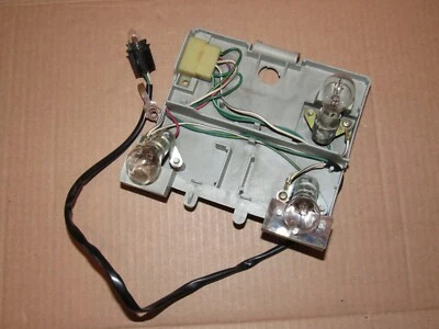 Panel de enchufe de bombilla trasera apto para 87 88 89 Toyota MR2 - derecha Foto 1 de 3