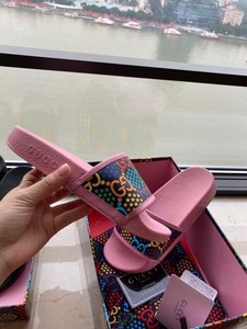 gucci flip flops women