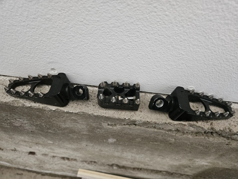 2014 Harley Davidson Sportster 1200 Foot Pegs And Shifter Peg - Image 1 of 1